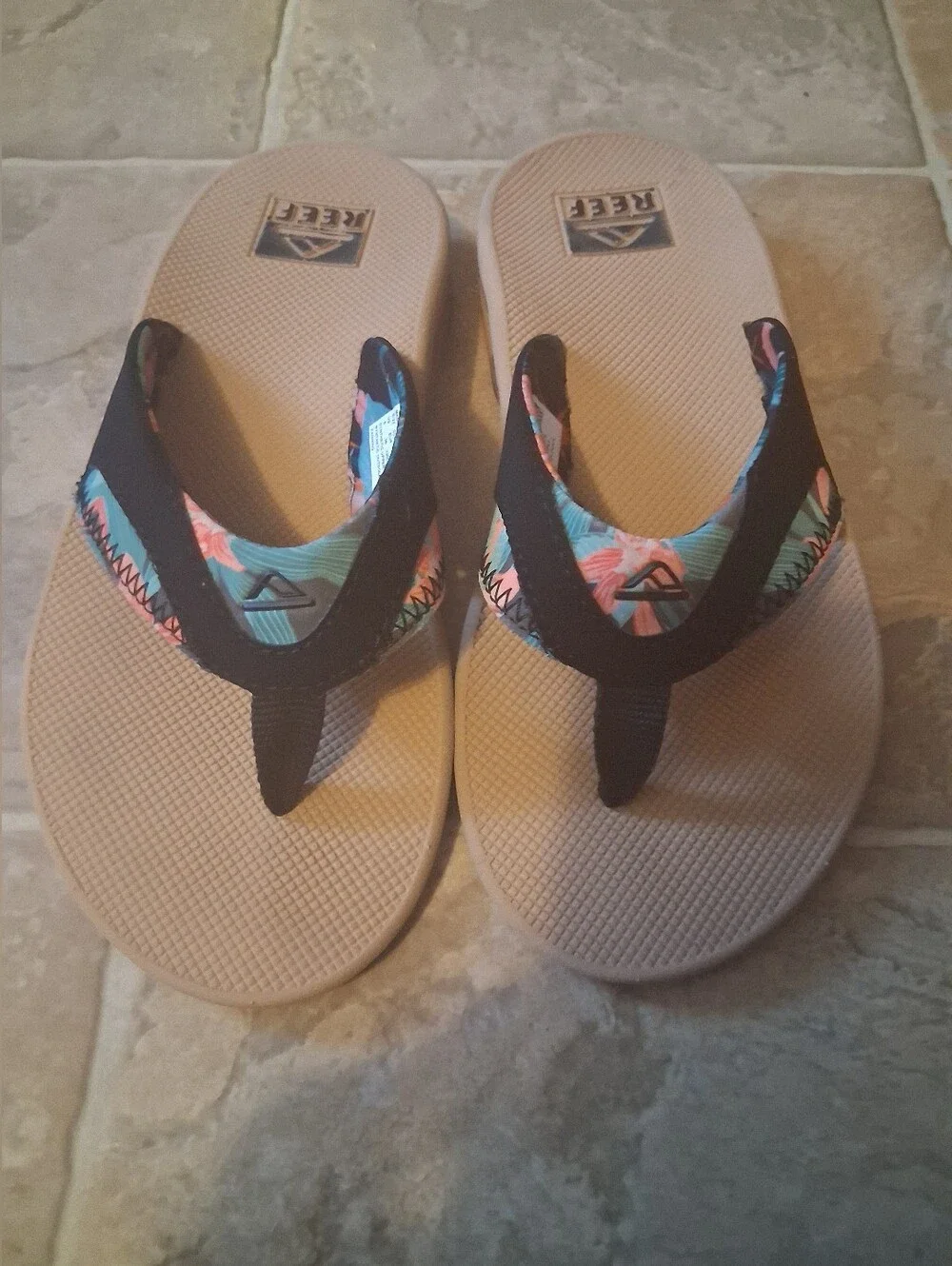 Reef Fanning Womens/ Big Girl Flip Flops, Size 6, Tropical Hibiscis Design